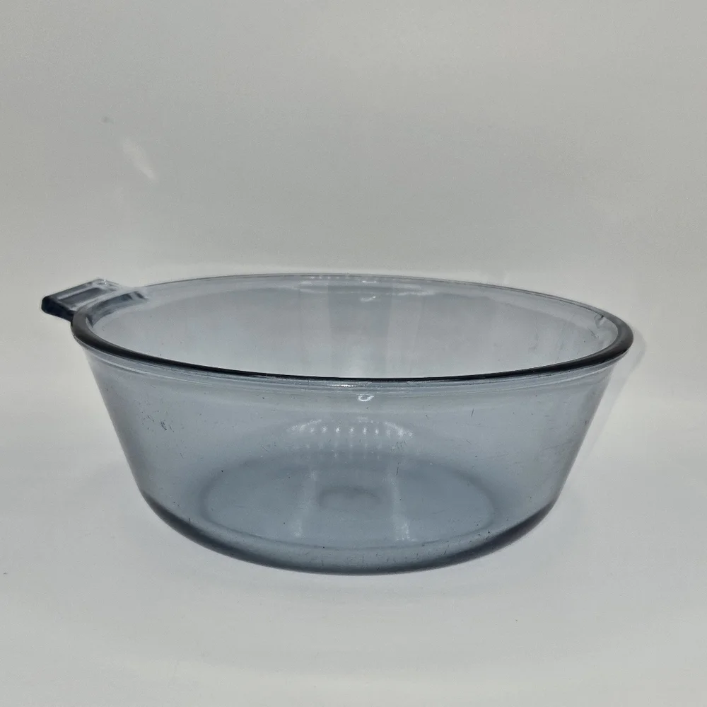 Pyrex Fireside Smoked Glass Mixing Bowl 8 Inch Vintage 322 2L Tab Handle Gray
